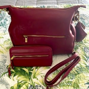 Like New shoulder/crossbody! Perfect for Valentines Day!